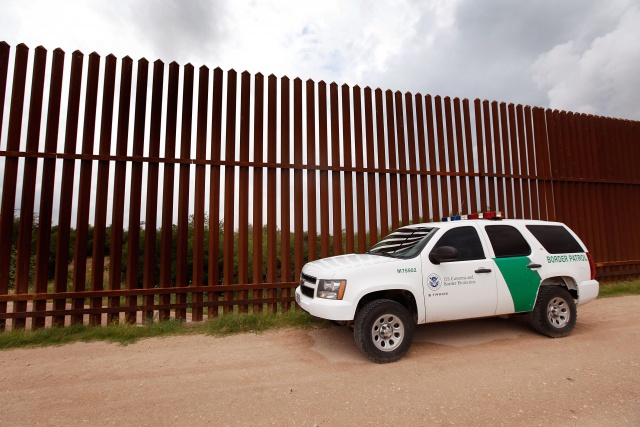 Agents Patrol Texas Border To Stop Illegal Immigrants From Entering U.S.