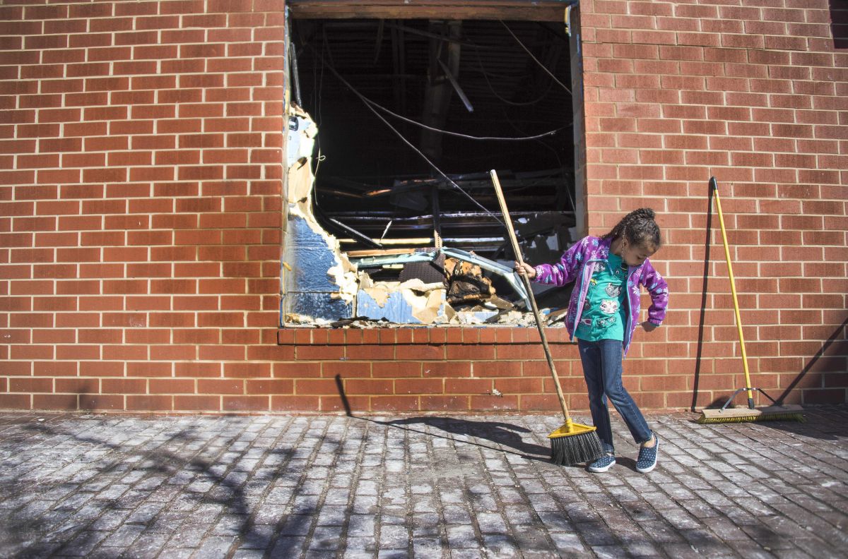People Cleaning Up Baltimore After Riots
