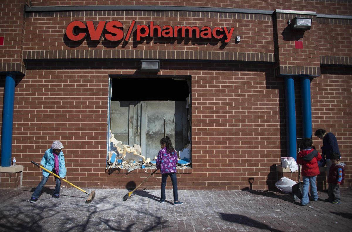 People Cleaning Up Baltimore After Riots