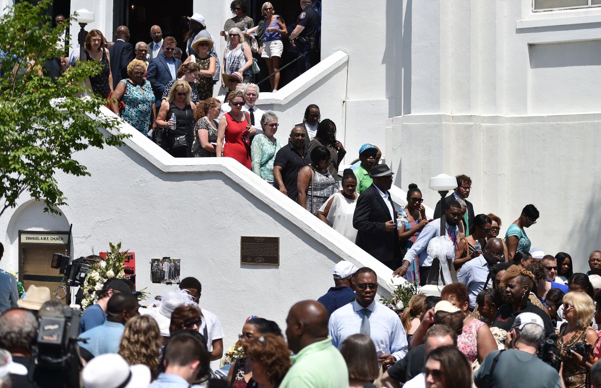Charleston In Mourning After 9 Killed In Church Massacre