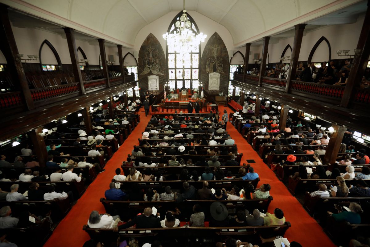 Charleston In Mourning After 9 Killed In Church Massacre