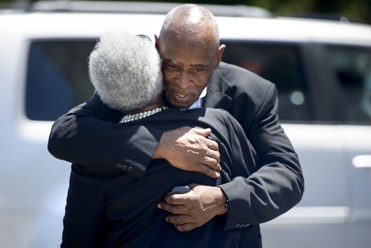 Charleston In Mourning After 9 Killed In Church Massacre