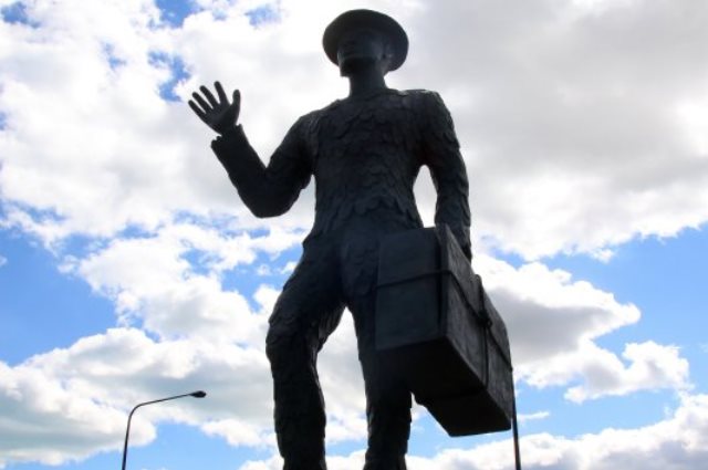 Great Migration Statue Chicago by Alison Saar cropped