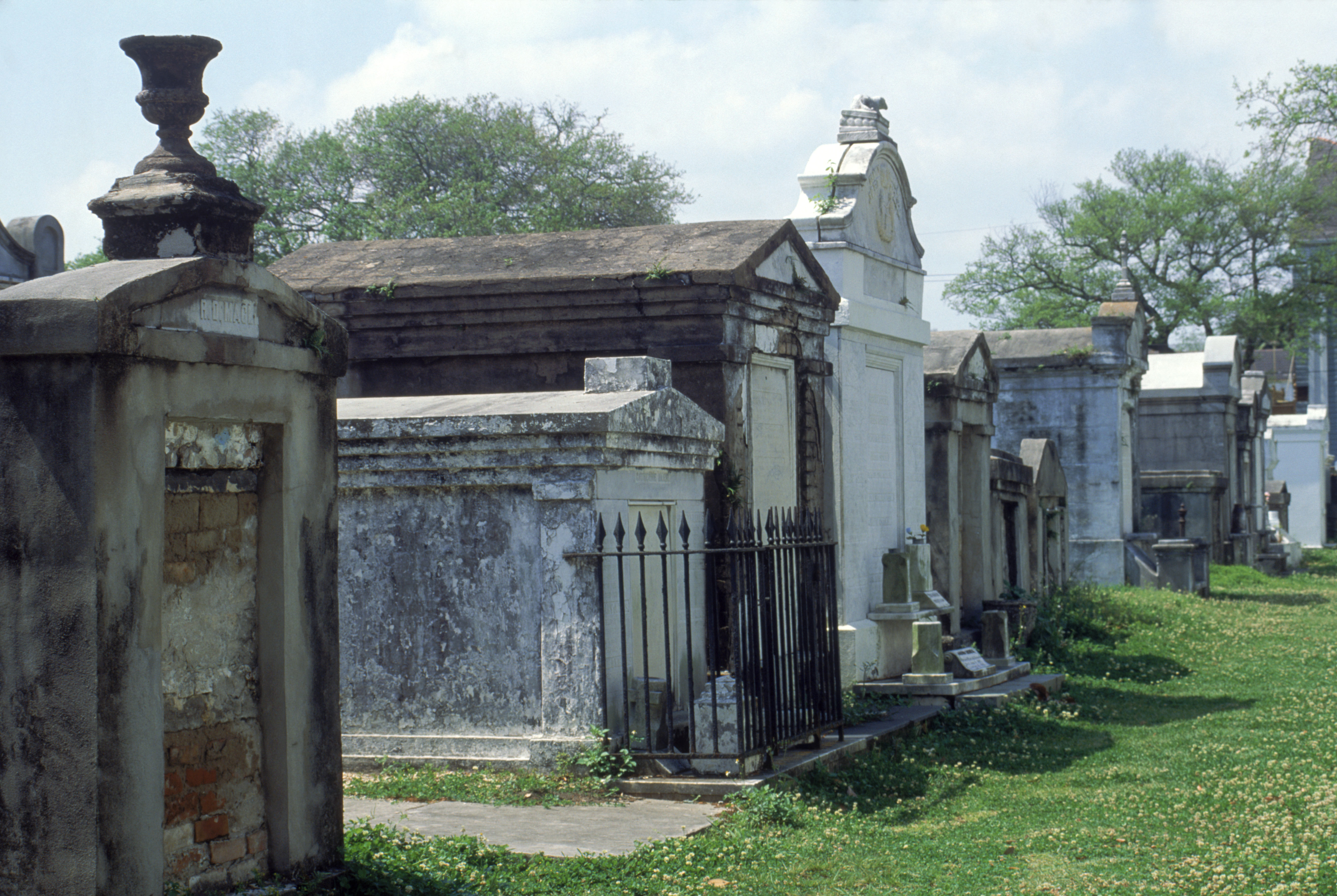 Garden Dist-Lafayette cemetery