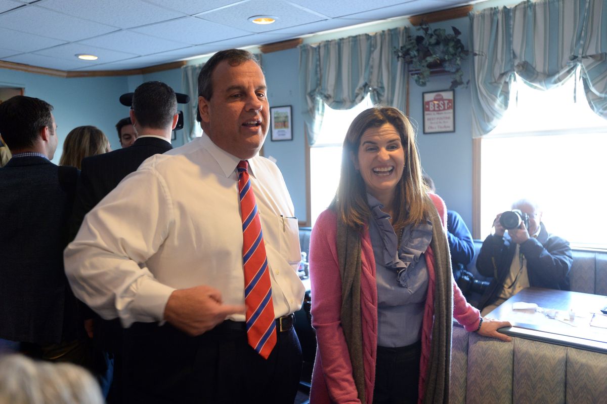Chris Christie Makes Public Appearances In New Hampshire