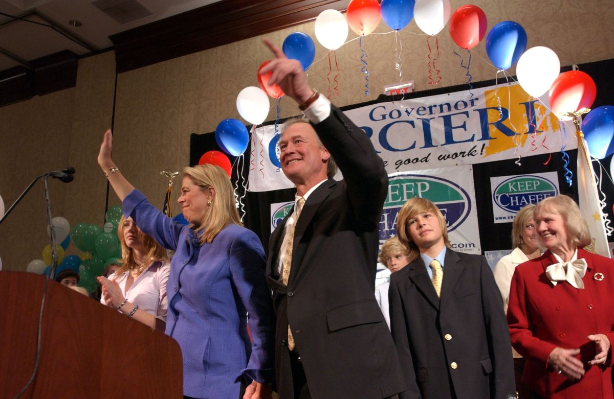 Lincoln Chafee Struggles To Hold Onto Senate Seat