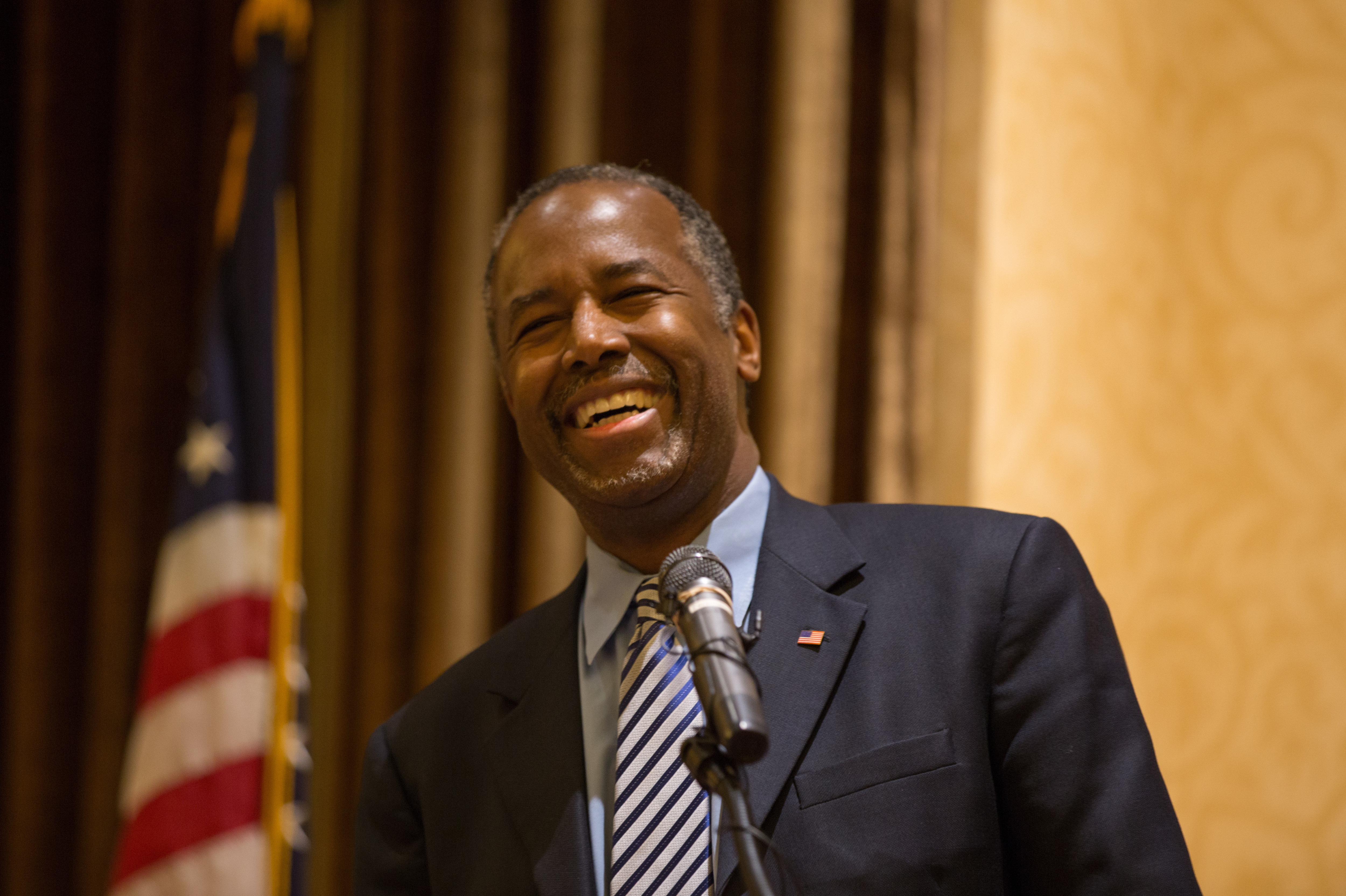 Presidential candidate Ben Carson hosts Staten Island town...