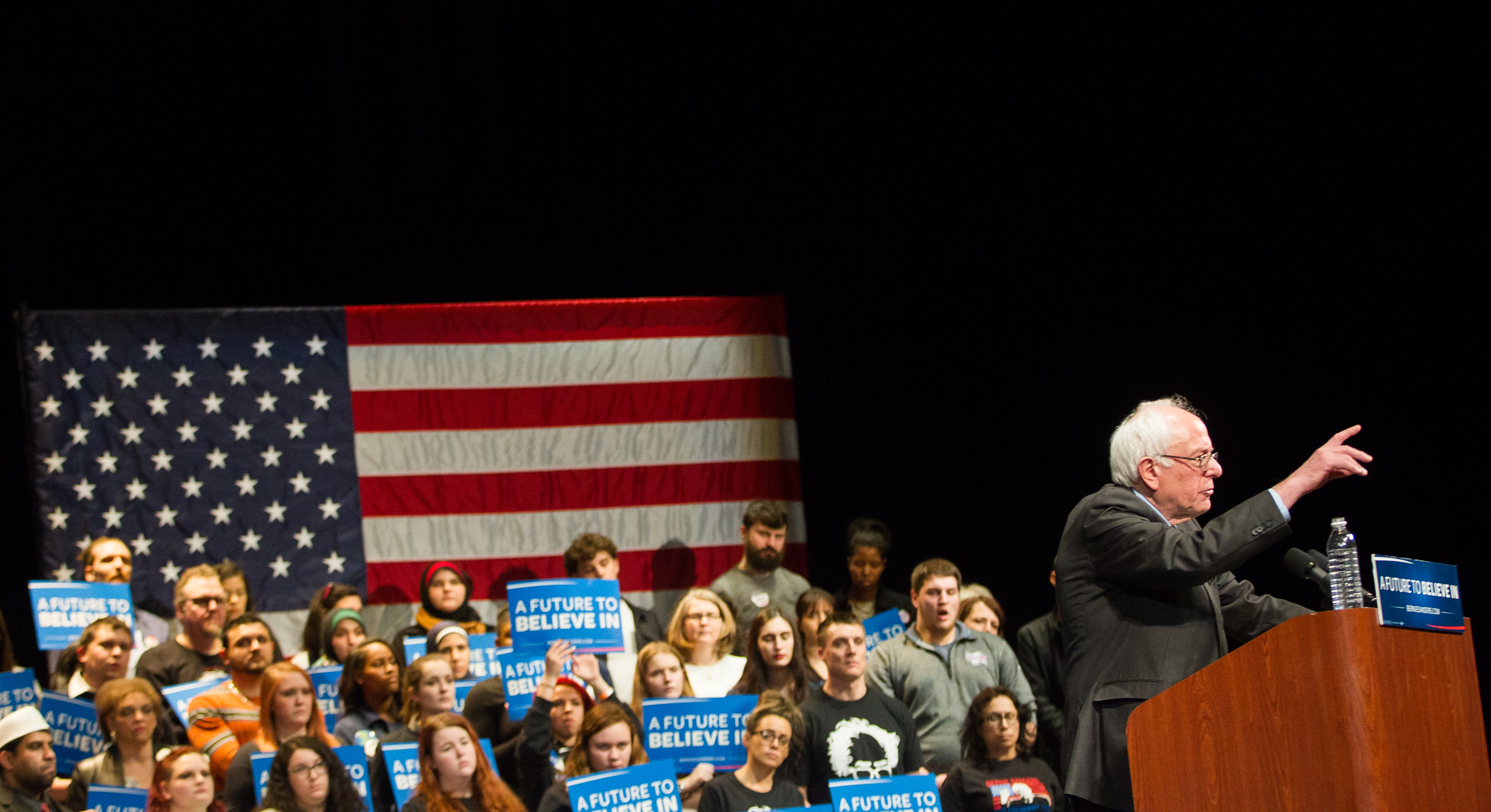 US-VOTE-DEMOCRAT-SANDERS