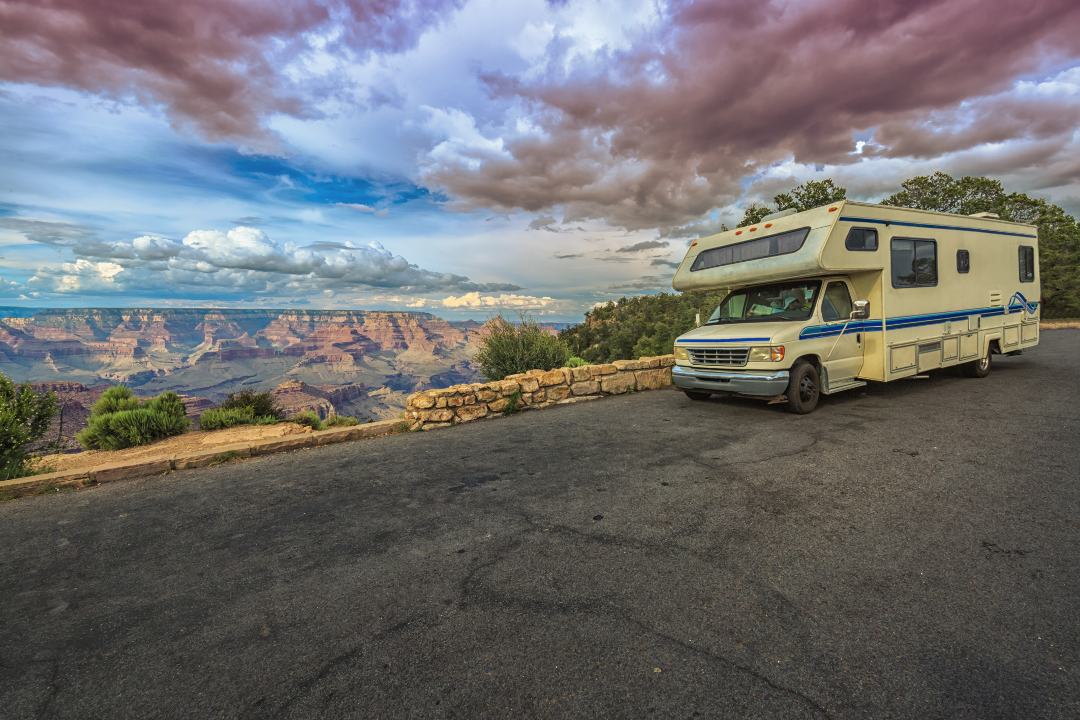 RV making stop in the heights of the Grand Canyon