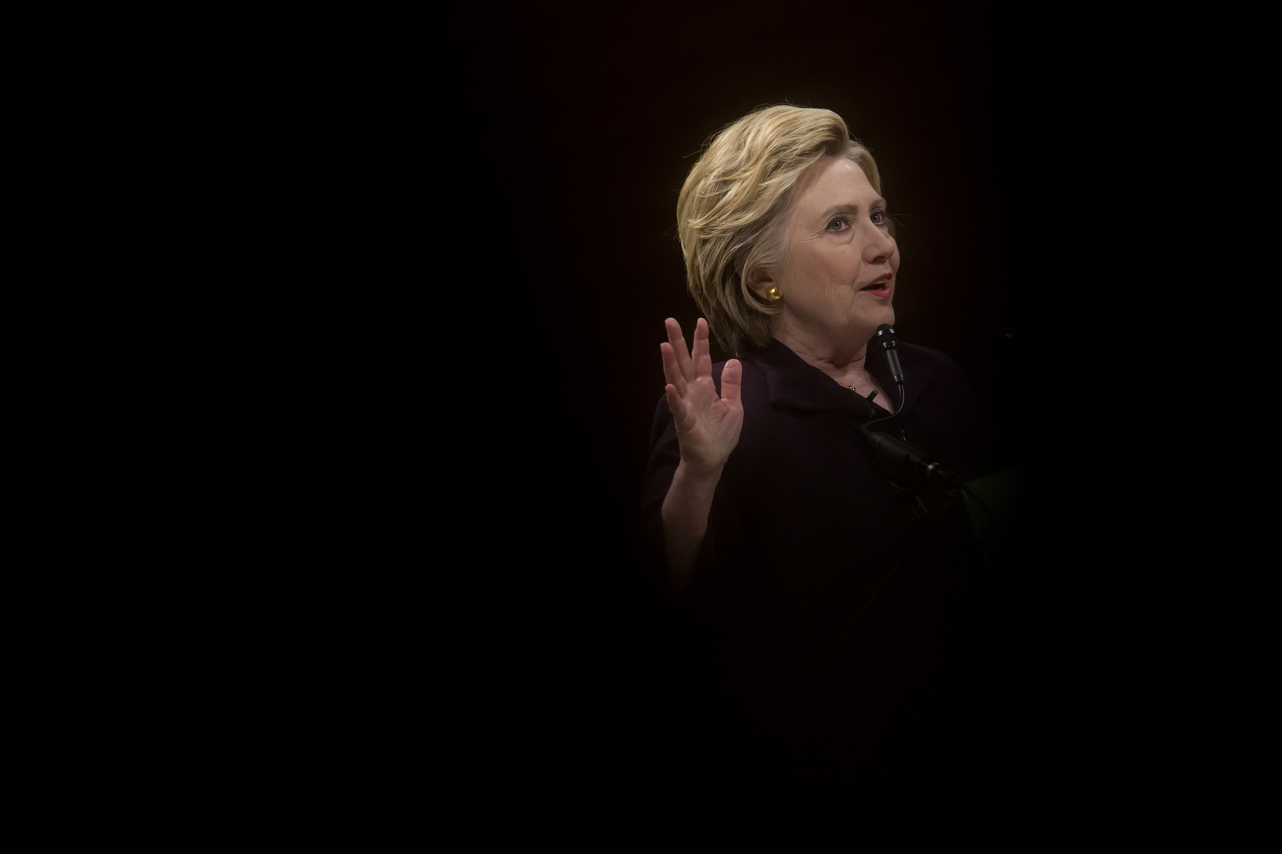 Democratic Presidential Candidate Hillary Clinton Attends Roundtable On Pay Equality In New York