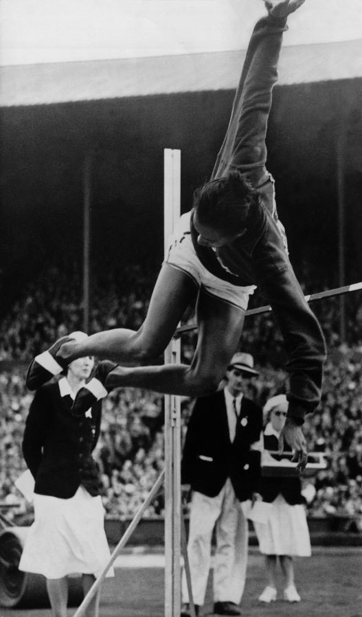 1948 Summer Olympics : Alice Coachman Crosses The Bar At 1.68 Meters