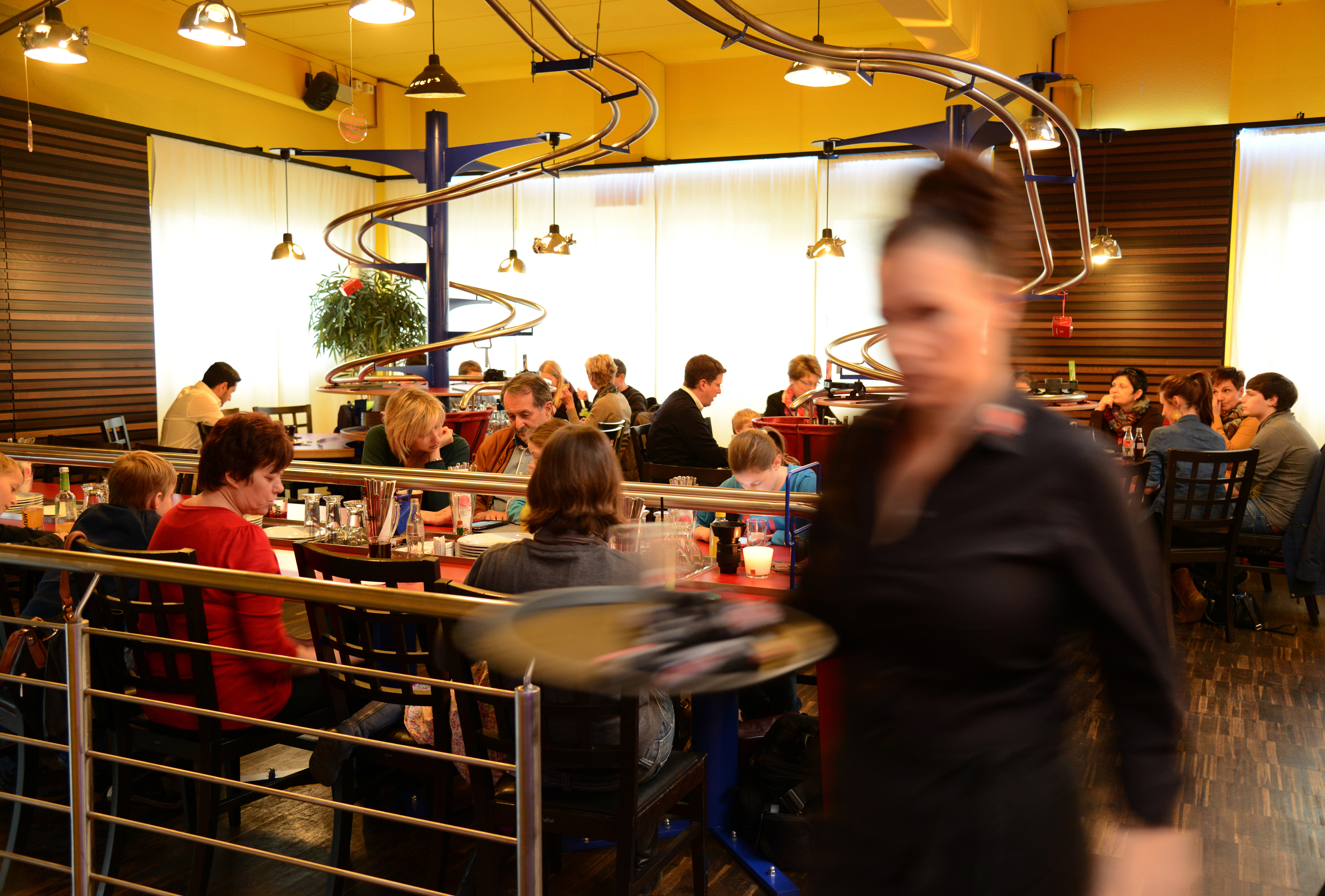 Fast Food Served Up at Roller Coaster Restaurant!