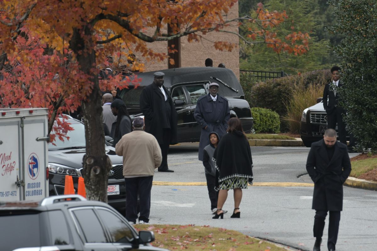 Mourners including Tichina Arnold arrive at the funeral service for Kim Porter at the Cascade Hills Church in Columbus, Georgia