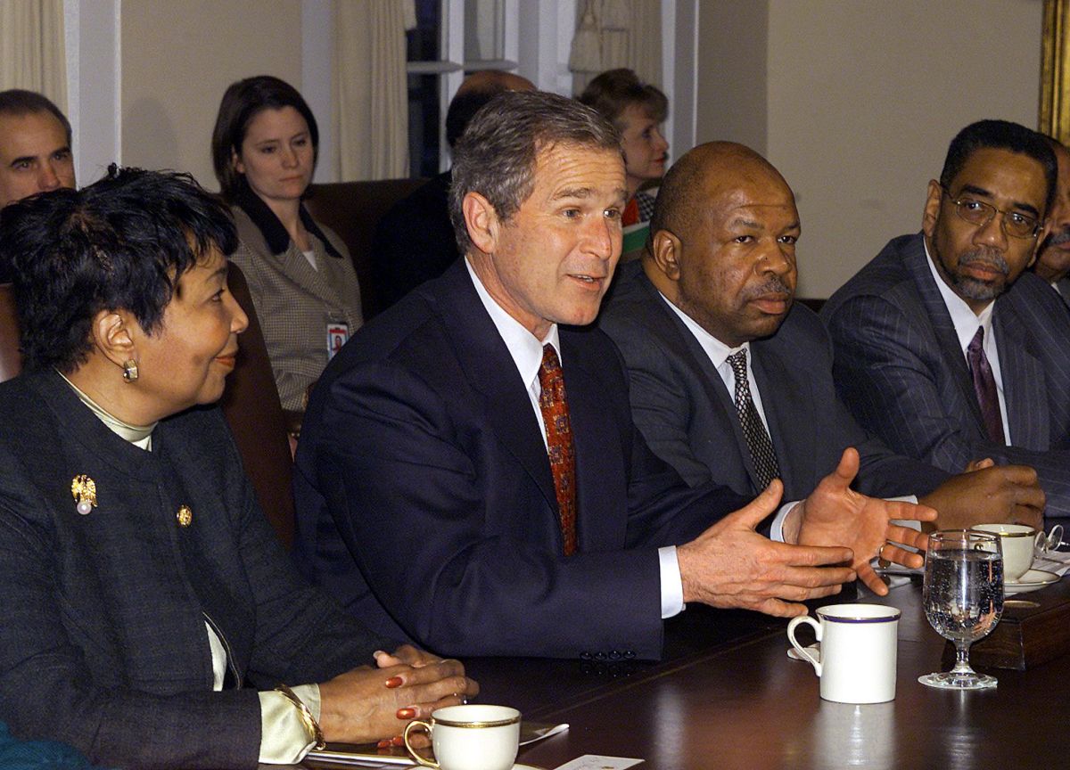 US President George W. Bush (2ndL) meets 31 Januar WASHINGTON, : US President George W. Bush (2ndL) meets 31 January, 2001, with members of the Congressional Black Caucus including Caucus Chair Rep. Eddie Bernice Johnson, (L), (D-TX), Rep. Elijah Cummings,