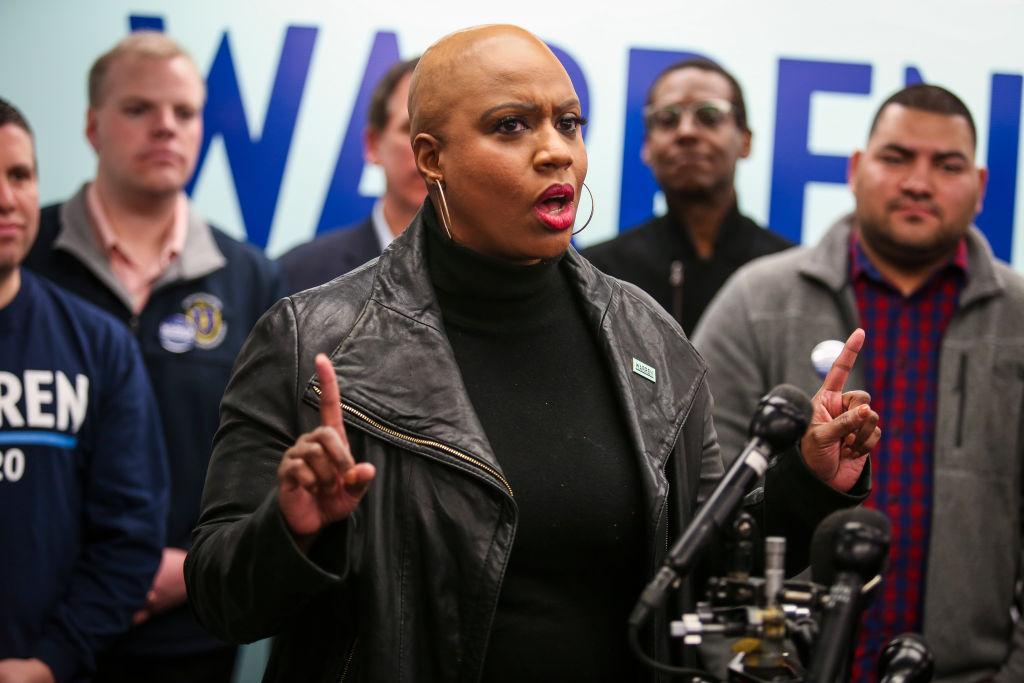Pressley Speaks to Warren Supporters