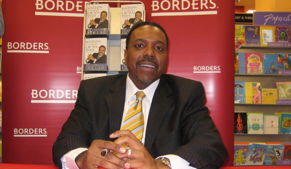 Creflo A. Dollar Signs His New Book "8 Steps to Create the Life You Want" at Borders Books and Music - January 12, 2007