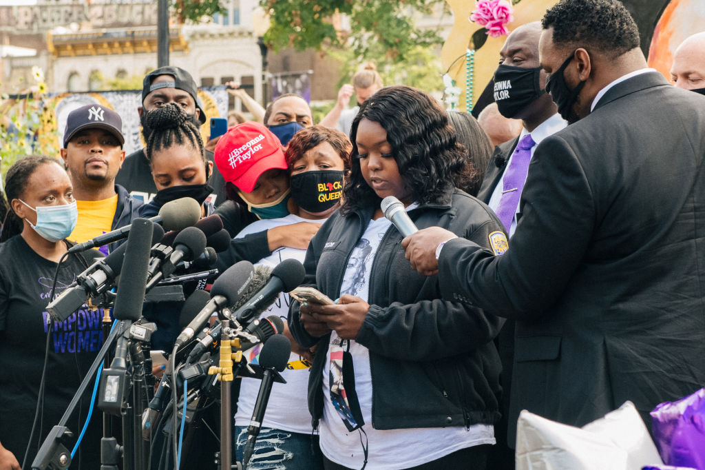 Louisville Reacts After Cop Charged With Wanton Endangerment In Breonna Taylor's Death