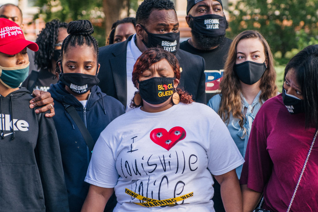 Louisville Reacts After Cop Charged With Wanton Endangerment In Breonna Taylor's Death
