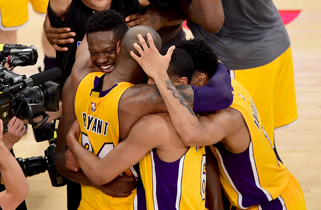 TOPSHOT-BASKET-US-BRYANT