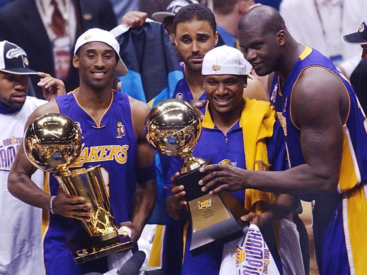 BKN-NBA-FINALS-LAKERS-NETS-TROPHIES