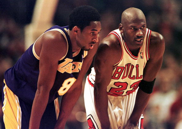 Los Angeles Lakers guard Kobe Bryant(L) and Chicag