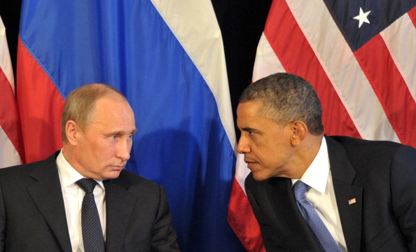 US President Barack Obama (R) meets his