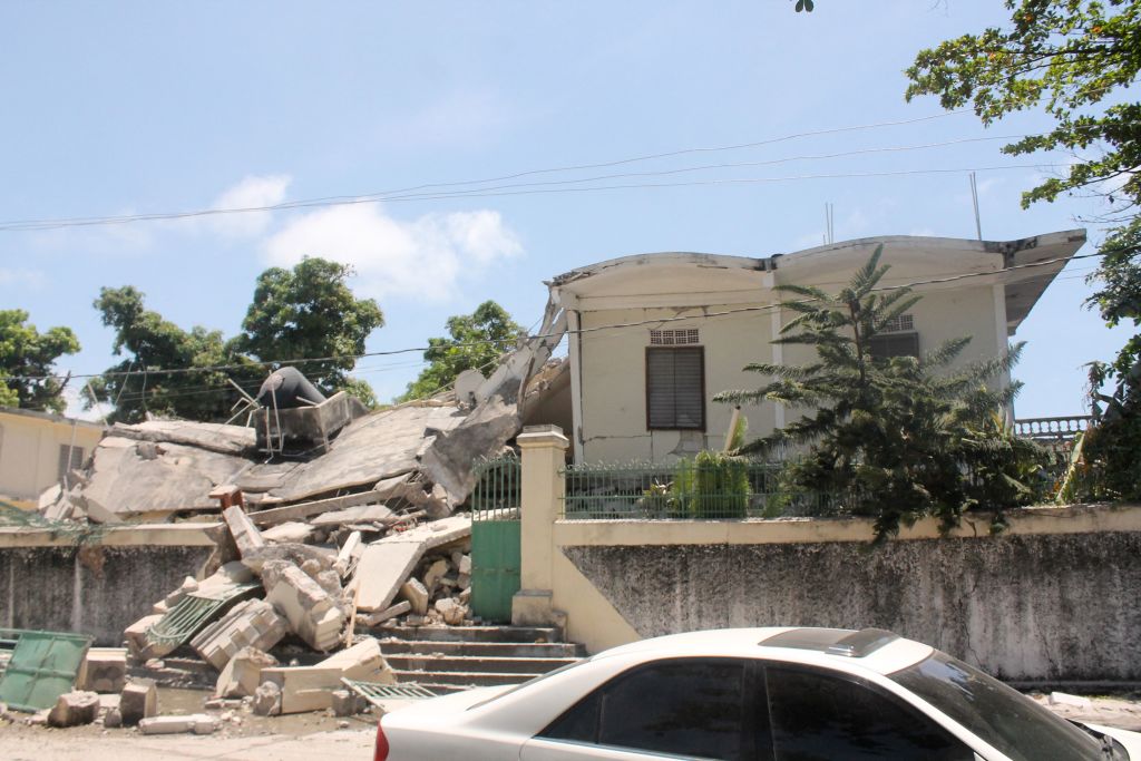 TOPSHOT-HAITI-QUAKE