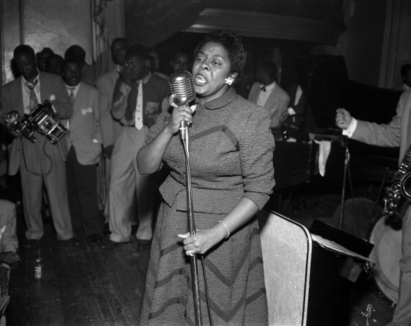Dinah Washington Performs