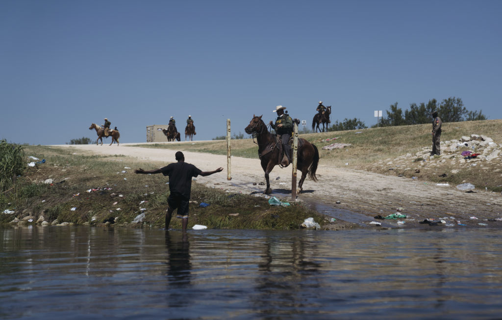 Thousands Of Migrants Gather In Del Rio As U.S. Closes Part Of Texas Border