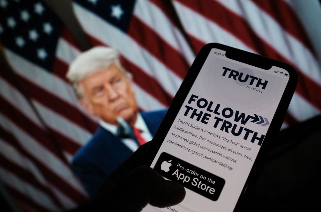 TOPSHOT-US-POLITICS-INTERNET-TRUMP-SOCIAL MEDIA-SPEECH