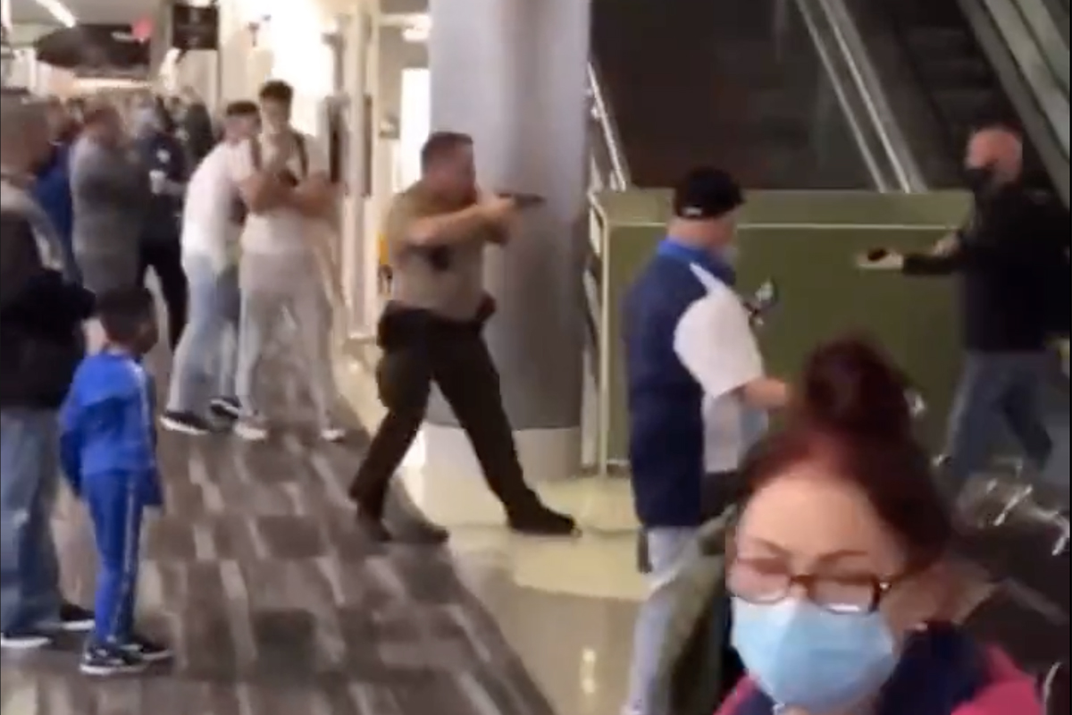 Miami airport police fight video