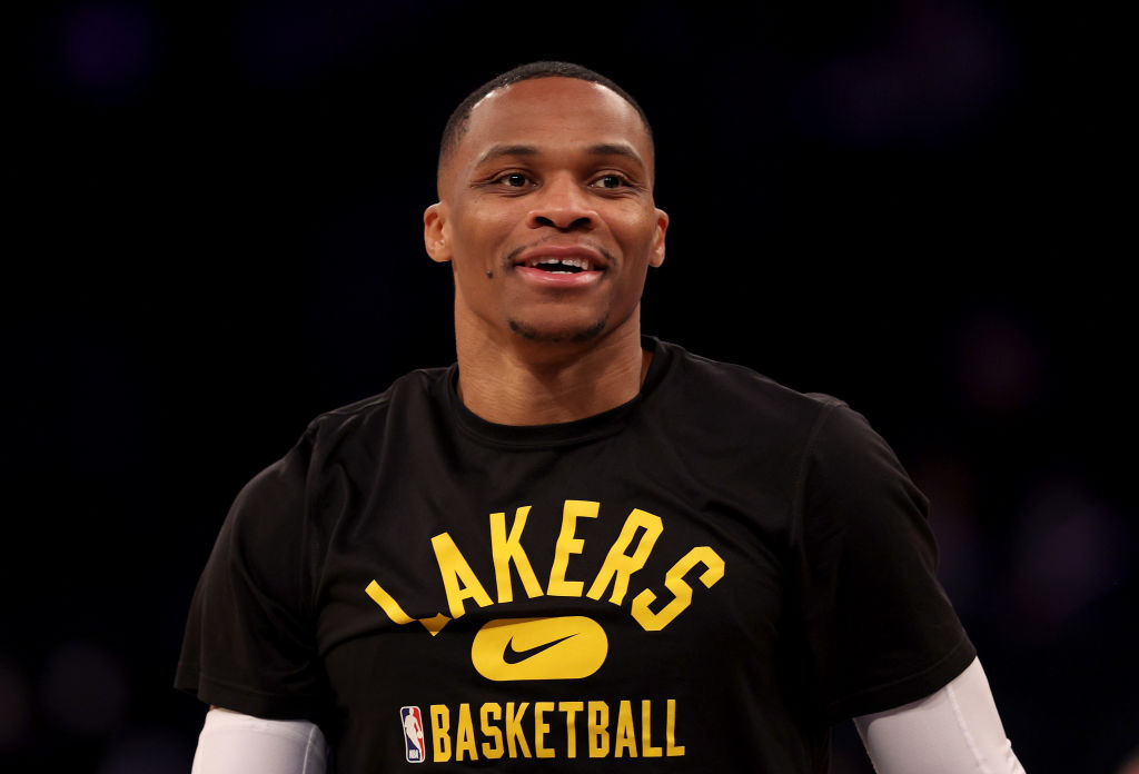 Los Angeles Lakers v New York Knicks