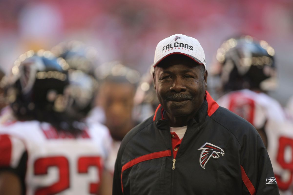 Head Coach Emmitt Thomas of the Atlanta Falcons