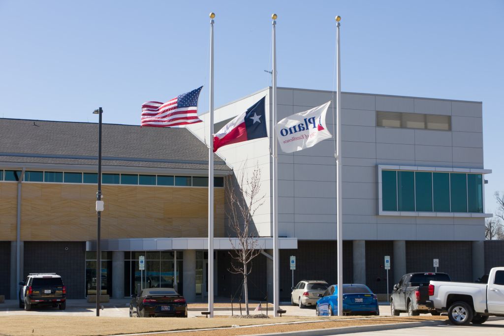 U.S.-TEXAS-PLANO-COVID-19-FLAGS AT HALF-STAFF