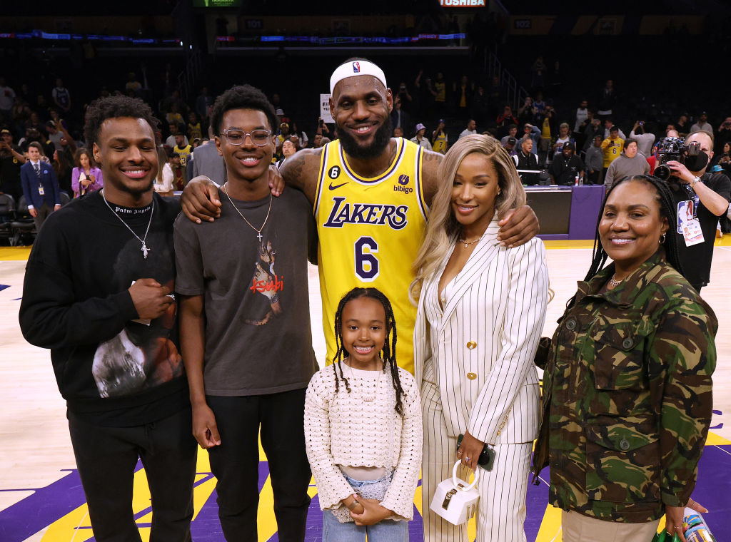 Oklahoma City Thunder v Los Angeles Lakers