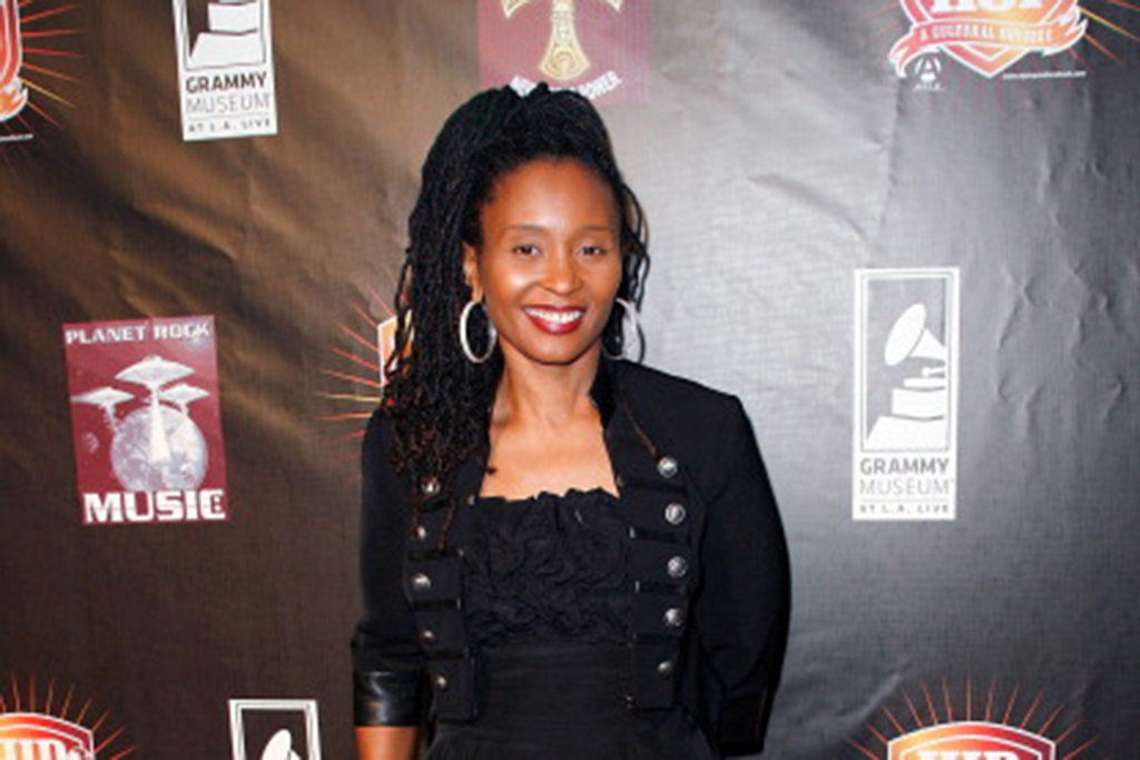 Dee Barnes