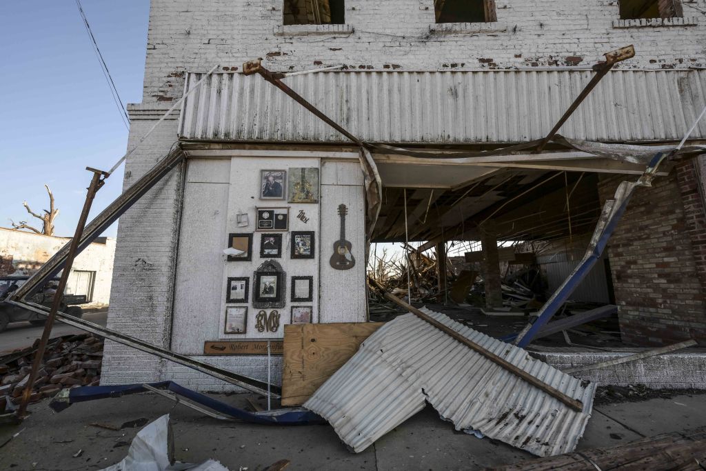 At least 25 killed as tornado rips through US state of Mississippi