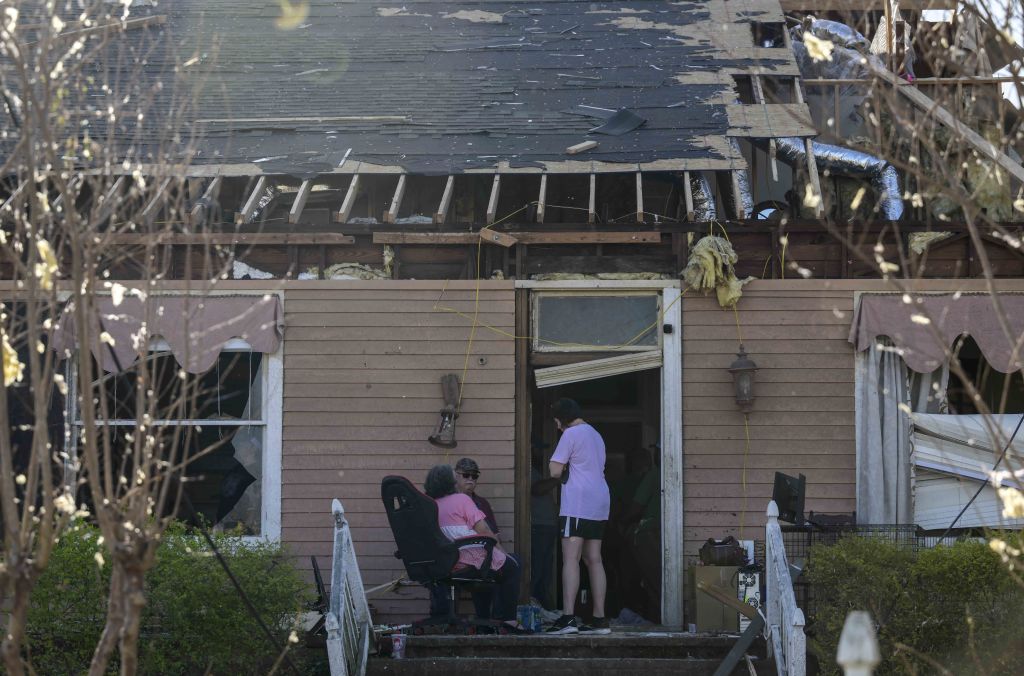 At least 25 killed as tornado rips through US state of Mississippi