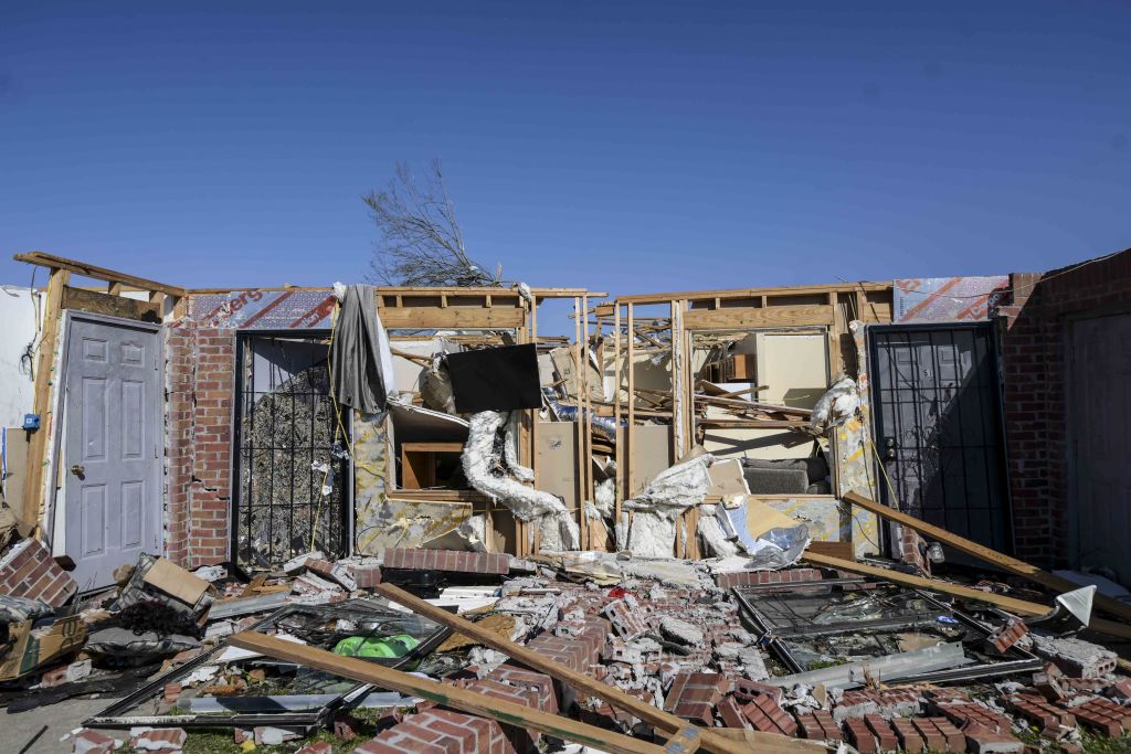 At least 25 killed as tornado rips through US state of Mississippi