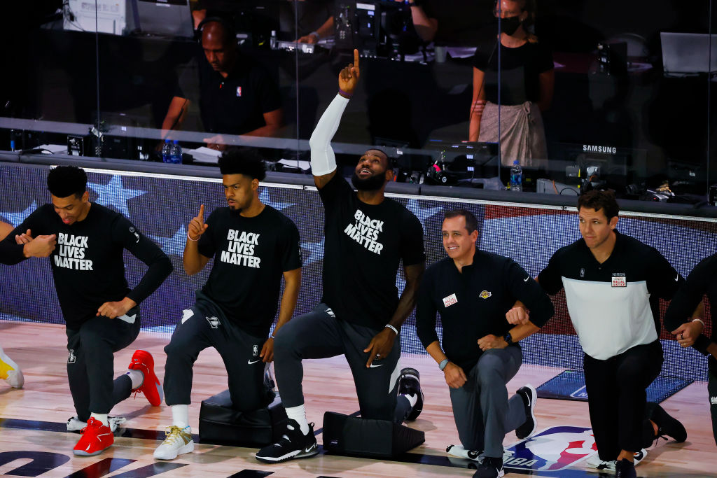 Sacramento Kings v Los Angeles Lakers
