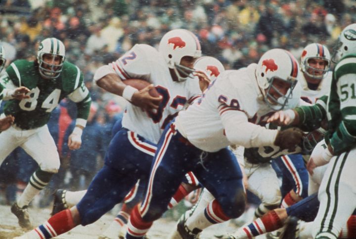 OJ Simpson Playing American Football