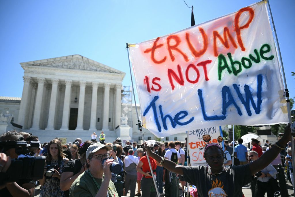 TOPSHOT-US-VOTE-JUSTICE-TRUMP-IMMUNITY