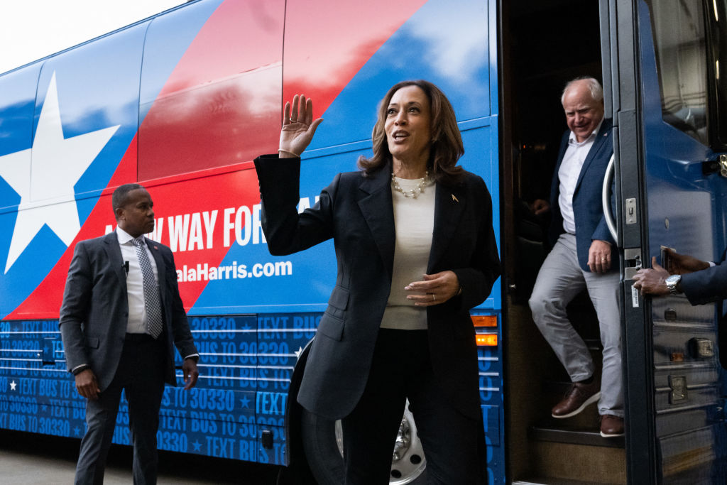 TOPSHOT-US-VOTE-POLITICS-HARRIS-WALZ