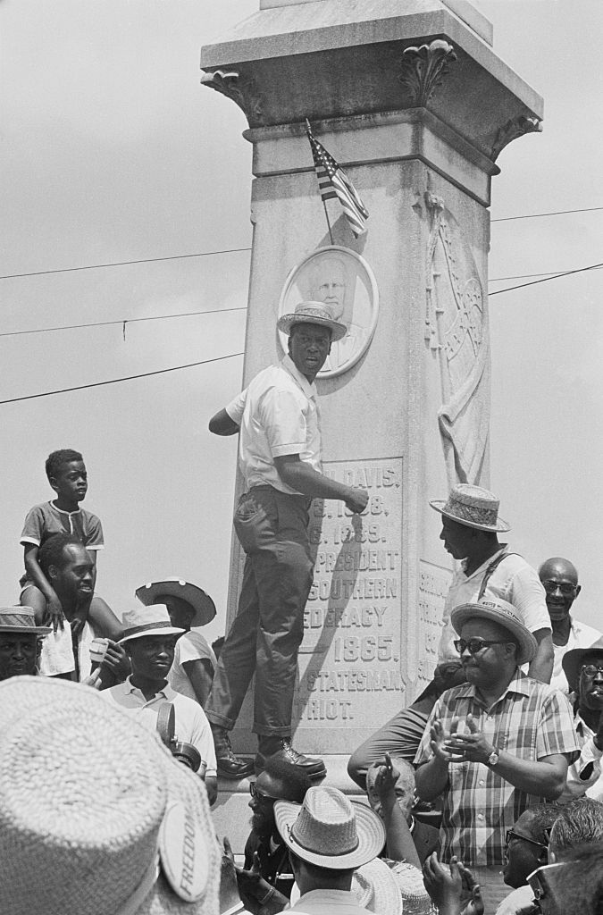 Dr. Green Plants US Flag On War Monument
