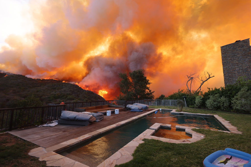 TOPSHOT-US-WEATHER-FIRE
