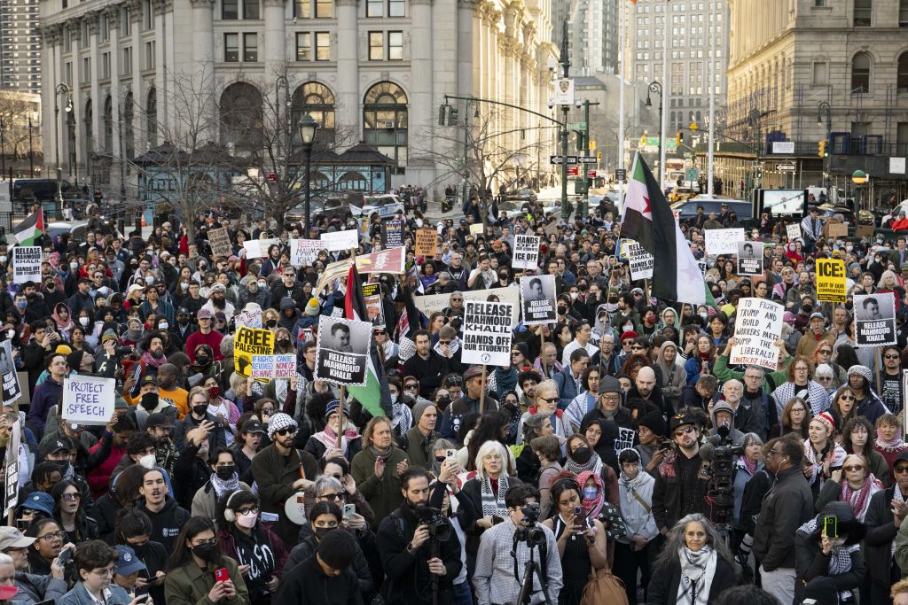 Rally in New York to demand the release of Mahmoud Khalil