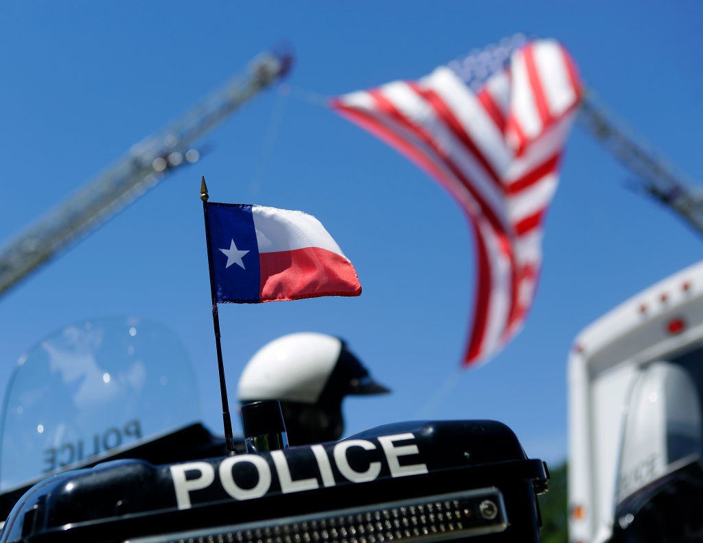 dallas-cop-tases-black-man-not-resisting-arrest-viral-video
