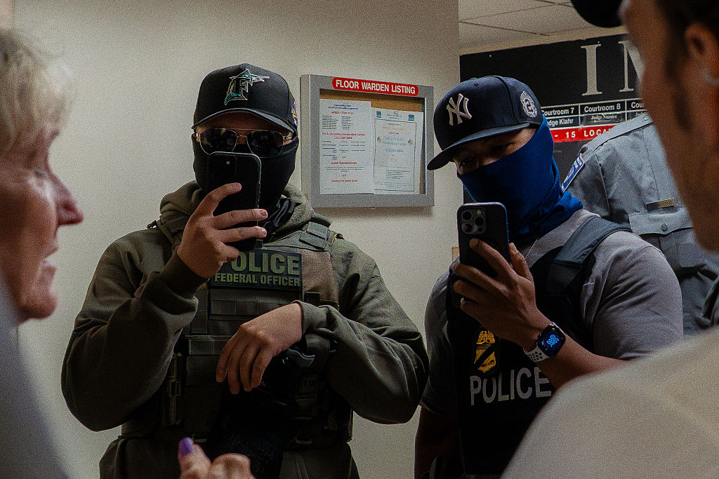 USA-26-FEDERAL-PLAZA-ICE-2025